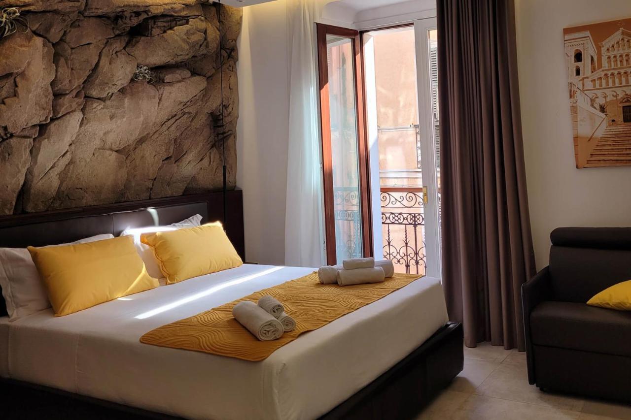 Palazzo Ferrucci Luxury Suites カリアリ エクステリア 写真