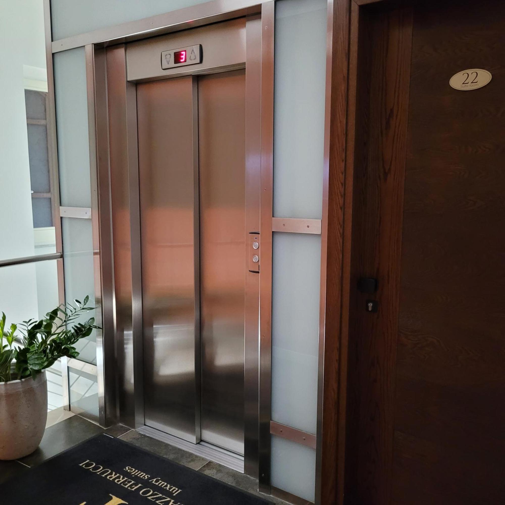 Palazzo Ferrucci Luxury Suites カリアリ エクステリア 写真